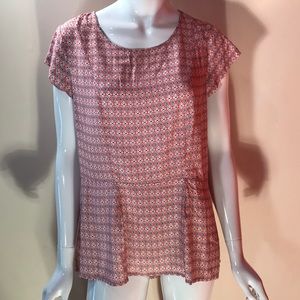 Lucy & Laurel Hi-Lo Top in Size M